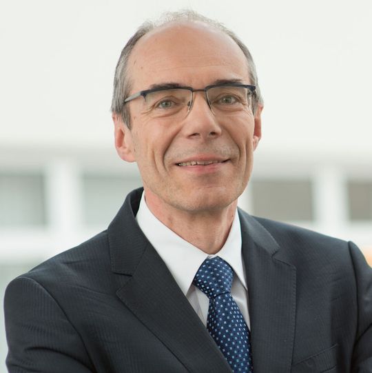 Dr. Michael Spreng ist Competence Center Manager bei NTT DATA Deutschland und verantwortet die Bereiche Telecommunications, Utilities, Services & Logistics sowie das Thema „i-Mobility“. Dr. Michael Spreng ist Competence Center Manager bei NTT DATA Deutschland und verantwortet die Bereiche Telecommunications, Utilities, Services & Logistics sowie das Thema „i-Mobility“.