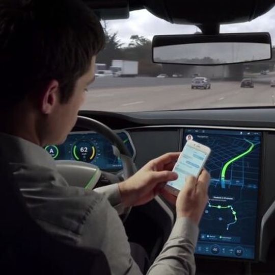 Autonomes Fahren: Zeit für Entertainment, Mails, etc. Autonomes Fahren: Zeit für Entertainment, Mails, etc.