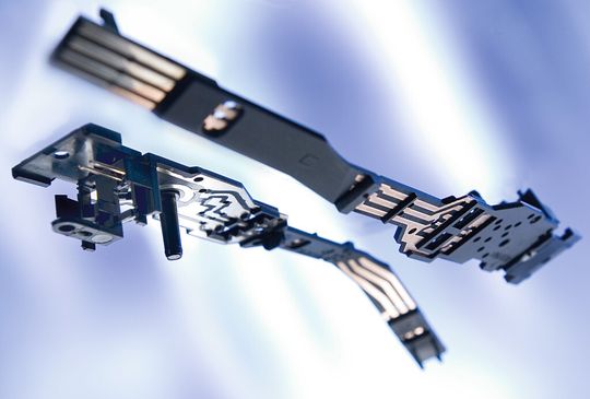 Know-how-Transfer: In der Elektromechanik sind Hybridbauteile längst gang und gäbe. Warum nicht auch in der Medizintechnik? Know-how-Transfer: In der Elektromechanik sind Hybridbauteile längst gang und gäbe. Warum nicht auch in der Medizintechnik?