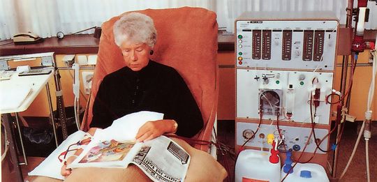 Rückblick: Das erste von Fresenius selbst entwickelte Dialysegerät A2008C. Es geht 1979 in die Serienproduktion. Rückblick: Das erste von Fresenius selbst entwickelte Dialysegerät A2008C. Es geht 1979 in die Serienproduktion.