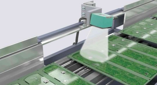 Mit dem OPC120 lassen sich Data-Matrix-Codes auf Leiterplatten sicher lesen. Mit dem OPC120 lassen sich Data-Matrix-Codes auf Leiterplatten sicher lesen.