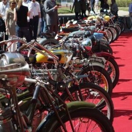 Auch dieses Jahr wurden die edelsten Motorräder wieder prämiert. Auch dieses Jahr wurden die edelsten Motorräder wieder prämiert.