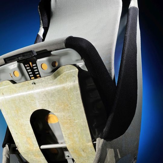 Lkw-Sitz in Leichtbauweise mit einer Gewichtseinsparung von etwa 20 kg im Vergleich zu üblichen Konstruktionen: Dieses Ergebnis wurde durch den am Fraunhofer-ILT entwickelten Sitzträger aus glasfaserverstärktem Kunststoff (GFK) erreicht, der eins der ILT-Highlights auf der Laser - World of Photonics in München sein wird. Lkw-Sitz in Leichtbauweise mit einer Gewichtseinsparung von etwa 20 kg im Vergleich zu üblichen Konstruktionen: Dieses Ergebnis wurde durch den am Fraunhofer-ILT entwickelten Sitzträger aus glasfaserverstärktem Kunststoff (GFK) erreicht, der eins der ILT-Highlights auf der Laser - World of Photonics in München sein wird.