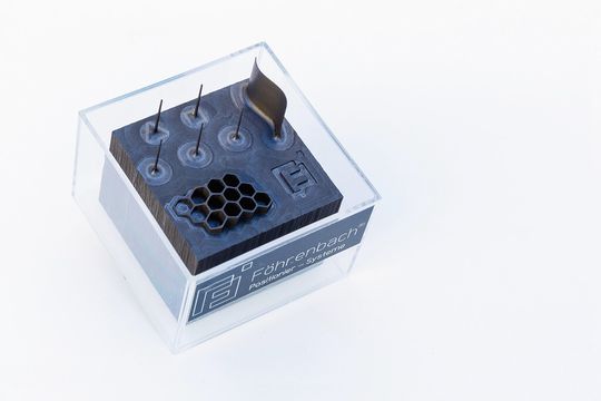 Grafit ist ein leicht zu zerspanendes Material. Doch Zerspanen des Materials führt zu funktionsbeeinträchtigenden Verschmutzungen. Grafit ist ein leicht zu zerspanendes Material. Doch Zerspanen des Materials führt zu funktionsbeeinträchtigenden Verschmutzungen.