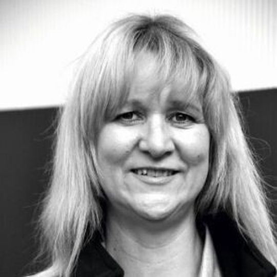 Seit der Gründung des Unternehmens 1998 leitet Agnes Friedlmeier als geschäftsführende Gesellschafterin die Geschicke der Firma. Seit der Gründung des Unternehmens 1998 leitet Agnes Friedlmeier als geschäftsführende Gesellschafterin die Geschicke der Firma.