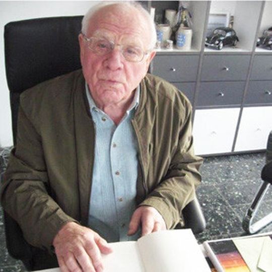 Josef Sonner baute die ersten Mess- und Einschweißlehren für den Käfer und erhielt für etliche weitere Erfindungen den Bayerischen Staatspreis von Ministerpräsident Franz Josef Strauß. Josef Sonner baute die ersten Mess- und Einschweißlehren für den Käfer und erhielt für etliche weitere Erfindungen den Bayerischen Staatspreis von Ministerpräsident Franz Josef Strauß.