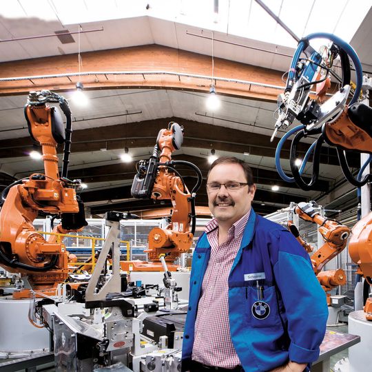 Manfred Scheuerer, BMW: „Wir haben die Werkzeugköpfe der Roboter mit Energiezuführungssystemen von Robotec Systems ausgerüstet. Für uns ist es wichtig, dass diese in der Anlage sieben Jahre lang störungsfrei laufen.“