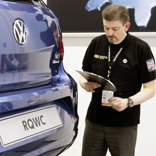 Bei anspruchsvollen Prüfungen zeigten die Finalisten der Volkswagen Retail Qualification World Championship 2015 ihr Können. Bei anspruchsvollen Prüfungen zeigten die Finalisten der Volkswagen Retail Qualification World Championship 2015 ihr Können.