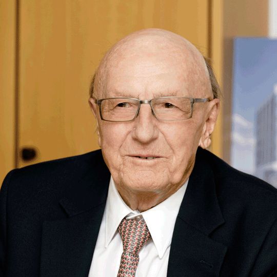 Franz Pischinger erhält den Ingenieurpreis 2015. Die RWTH Aachen und die Stadt Aachen würdigen damit seine Leistungen im Ingenieurwesen. Franz Pischinger erhält den Ingenieurpreis 2015. Die RWTH Aachen und die Stadt Aachen würdigen damit seine Leistungen im Ingenieurwesen.