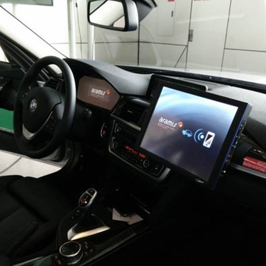 Fahrerinformationssysteme wie Tacho, Navigation oder Unterhaltungsanwendungkönnten bald verlässlich über ein elektronisches Mehrkern-Steuergerät laufen. Fahrerinformationssysteme wie Tacho, Navigation oder Unterhaltungsanwendungkönnten bald verlässlich über ein elektronisches Mehrkern-Steuergerät laufen.