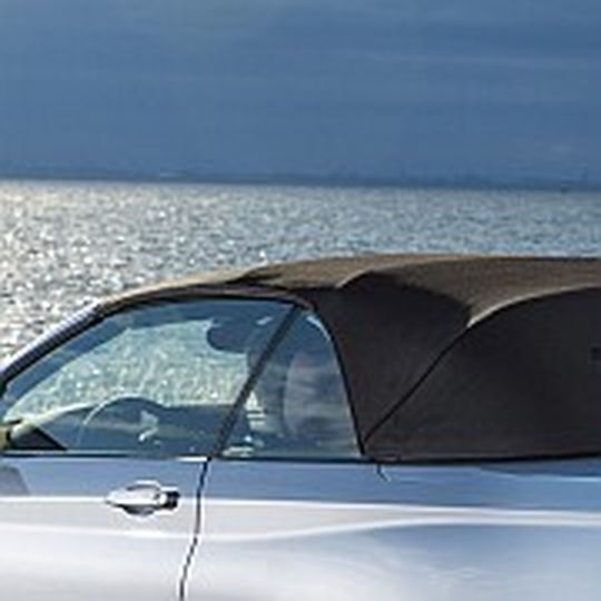 Silberfäden sollen im BMW-Cabriodach für einen Glanzeffekt sorgen. Silberfäden sollen im BMW-Cabriodach für einen Glanzeffekt sorgen.