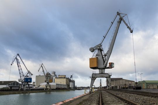 24V-Motorstartmodule dienen als Anlasser für dieselgetriebene Fahrzeuge wie beispielsweise Kräne. 24V-Motorstartmodule dienen als Anlasser für dieselgetriebene Fahrzeuge wie beispielsweise Kräne.
