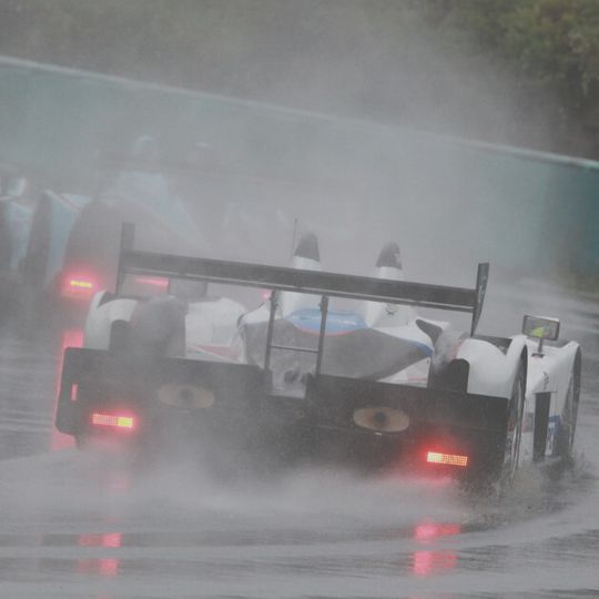 Spezielle neue LED-Rückleuchten sollen LMP1- und LMP2-Prototypen bei Schlechtwetter besser erkennbar machen. Spezielle neue LED-Rückleuchten sollen LMP1- und LMP2-Prototypen bei Schlechtwetter besser erkennbar machen.