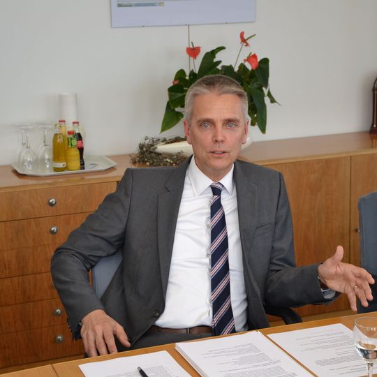 Stefan Glasmeyer, Geschäftsführer bei Lewa in Leonberg und dort zuständig für die Themen Vertrieb und Marketing, sieht unter anderem großes Wachstumspotenzial bei Skids und Chemical Injection Packages. Zudem fokussiert man auf der Achema 2015 unter anderem auf Prozesspumpen und die eigene Kompetenz als Systemintegrator im Bereich Verfahrenstechnik einschließlich pharmazeutischer Anwendungen. Stefan Glasmeyer, Geschäftsführer bei Lewa in Leonberg und dort zuständig für die Themen Vertrieb und Marketing, sieht unter anderem großes Wachstumspotenzial bei Skids und Chemical Injection Packages. Zudem fokussiert man auf der Achema 2015 unter anderem auf Prozesspumpen und die eigene Kompetenz als Systemintegrator im Bereich Verfahrenstechnik einschließlich pharmazeutischer Anwendungen.