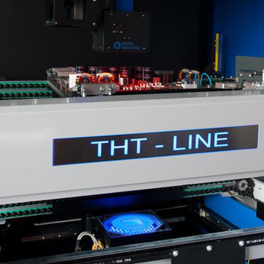 Im AOI-System THT-Line können in einem Systemgehäuse bis zu zwei unterschiedliche und autark arbeitende AOI-Module integriert werden. Im AOI-System THT-Line können in einem Systemgehäuse bis zu zwei unterschiedliche und autark arbeitende AOI-Module integriert werden.