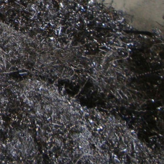 Die Erlöse für Späne sind abhängig von der Reinheit derselben, denn diesen haften während der Verarbeitung normalerweise Kühlschmiermittel oder -stoffe (KSS) an, die unter anderem aus Mineralölen, Estern, synthetischen Ölen und Additiven bestehen. Die Erlöse für Späne sind abhängig von der Reinheit derselben, denn diesen haften während der Verarbeitung normalerweise Kühlschmiermittel oder -stoffe (KSS) an, die unter anderem aus Mineralölen, Estern, synthetischen Ölen und Additiven bestehen.