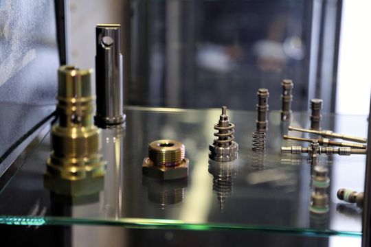 Grande diversité d'articles produits avec toutefois des points en commun, soit la précision et la complexité. Grande diversité d'articles produits avec toutefois des points en commun, soit la précision et la complexité.