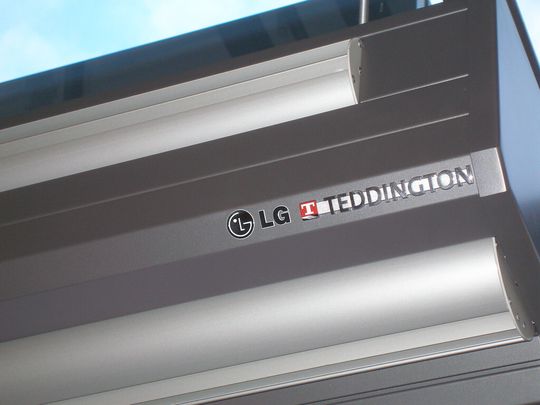 Das Klimagerät eignet sich sowohl für neue Gebäude als auch für die Aufrüstung des Eingangsbereichs älterer Gebäude. Das Klimagerät eignet sich sowohl für neue Gebäude als auch für die Aufrüstung des Eingangsbereichs älterer Gebäude.