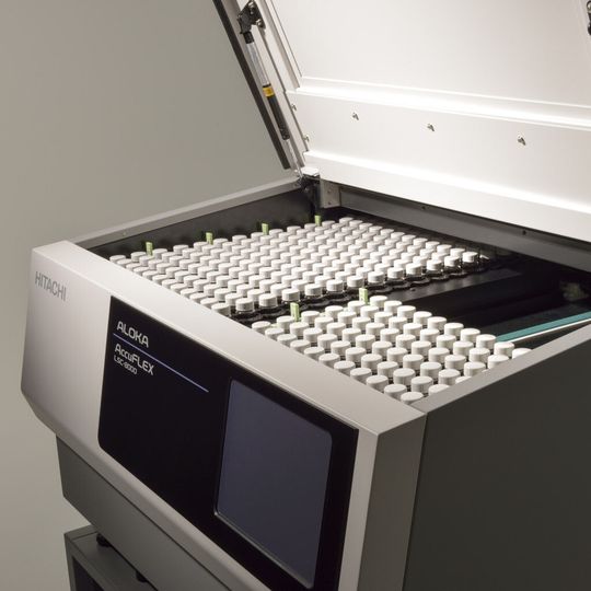 Dre neue Szintillationszähler LSC-8000 ist klein und kompakt und findet in jedem Labor seinen Platz. Dre neue Szintillationszähler LSC-8000 ist klein und kompakt und findet in jedem Labor seinen Platz.