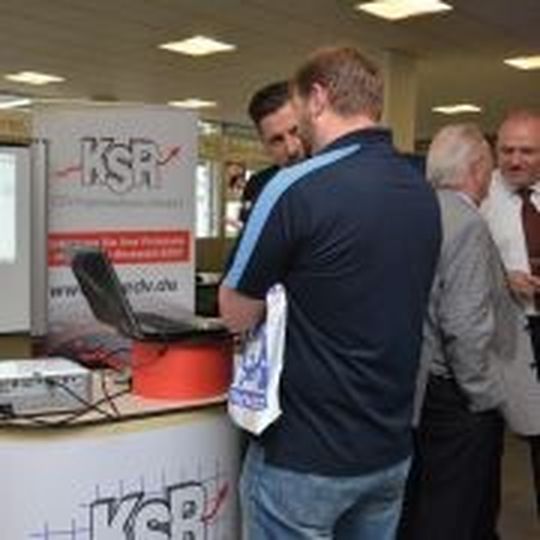 Großes Interesse an innovativer Software: der KSR-Messestand am ZKF-Branchentreff 2015 in Heidelberg. Großes Interesse an innovativer Software: der KSR-Messestand am ZKF-Branchentreff 2015 in Heidelberg.