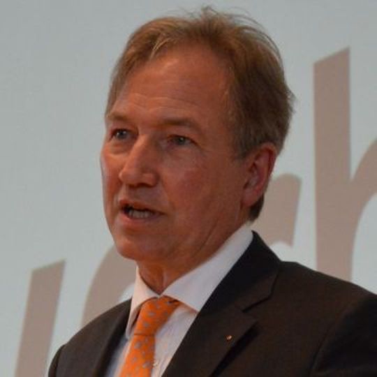 Dirk Weddigen von Knapp, Vorstandsvorsitzender des Volkswagen- und Audi-Partnerverbandes, fordert eine Online-Börse für VW und Audi. Dirk Weddigen von Knapp, Vorstandsvorsitzender des Volkswagen- und Audi-Partnerverbandes, fordert eine Online-Börse für VW und Audi.