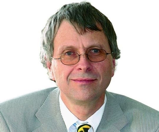 Mathias Leumann, Leutron Vision AG: „CameraLink-Lösungen auf PoCL-Basis bringen in Kombination mit digitalen PicSight-Kameras und entsprechenden PCI-Grabbern technische wie preisliche Vorteile.“ Mathias Leumann, Leutron Vision AG: „CameraLink-Lösungen auf PoCL-Basis bringen in Kombination mit digitalen PicSight-Kameras und entsprechenden PCI-Grabbern technische wie preisliche Vorteile.“