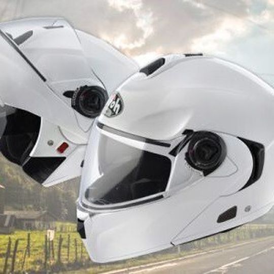 Die neuen Airoh Rides Helme mit Klappvisier. Die neuen Airoh Rides Helme mit Klappvisier.