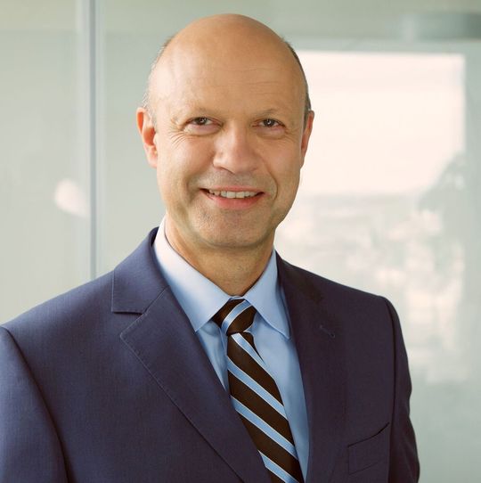 Dr. Frank Stieler wird ab 27. Juli 2015 der neue Vorsitzende der Geschäftsführung der Krauss-Maffei Group sein. Dr. Frank Stieler wird ab 27. Juli 2015 der neue Vorsitzende der Geschäftsführung der Krauss-Maffei Group sein.