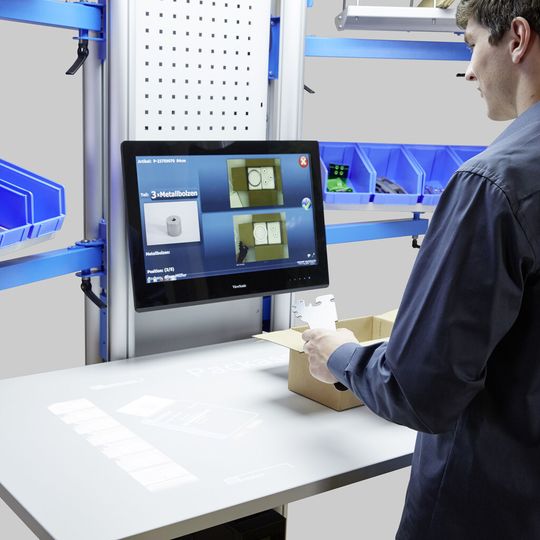 Bedrunka & Hirth, das Karlsruher Institut für Technologie (KIT) und Optimum haben den „Montageplatz der Zukunft“ präsentiert. Bedrunka & Hirth, das Karlsruher Institut für Technologie (KIT) und Optimum haben den „Montageplatz der Zukunft“ präsentiert.