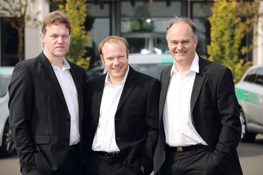 Die Gründer und Eigner Ulrich Simon, Ingo Burggraf und Dr. Thomas Simon (v. l.). Die Gründer und Eigner Ulrich Simon, Ingo Burggraf und Dr. Thomas Simon (v. l.).