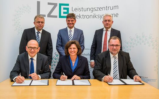 Fraunhofer, Universität und Unternehmen aus der Metropolregion Nürnberg bündeln Kompetenzen. Das Ziel ist es, die Metropolregion Nürnberg zum führenden Zentrum für Elektroniksysteme in Deutschland mit internationaler Strahlkraft auszubauen.