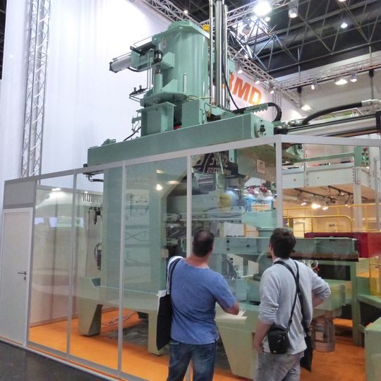 Die Gifa als Gießerei-Fachmesse, die Metec als Metallurgie-Fachmesse, die Thermprocess als Fachmesse für Thermoprozesstechnik und die Newcast als Messe für Gussprodukte sind eigenständige Messen, die jede für sich und ihre Märkte stehen. Gemeinsam ergeben sie das Bild der Bright World of Metals. 2.200 Aussteller aus aller Welt, zeigen in Düsseldorf, wie der Puls der Zeit ist. Die Gifa als Gießerei-Fachmesse, die Metec als Metallurgie-Fachmesse, die Thermprocess als Fachmesse für Thermoprozesstechnik und die Newcast als Messe für Gussprodukte sind eigenständige Messen, die jede für sich und ihre Märkte stehen. Gemeinsam ergeben sie das Bild der Bright World of Metals. 2.200 Aussteller aus aller Welt, zeigen in Düsseldorf, wie der Puls der Zeit ist.