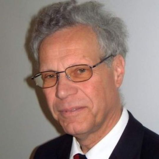 Expertise: Dr. Ulrich Schaefer, Marktexperte Mikroelektronik des ZVEI, hat die Mikroelektronik-Trendanalyse bis 2017 präsentiert. Expertise: Dr. Ulrich Schaefer, Marktexperte Mikroelektronik des ZVEI, hat die Mikroelektronik-Trendanalyse bis 2017 präsentiert.
