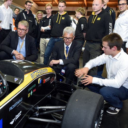 ZF bietet 21 Studenten-Teams einen Vortest in Friedrichshafen, um sich auf das Formula-Student Germany Event in Hockenheim vorbereiten zu können. ZF bietet 21 Studenten-Teams einen Vortest in Friedrichshafen, um sich auf das Formula-Student Germany Event in Hockenheim vorbereiten zu können.