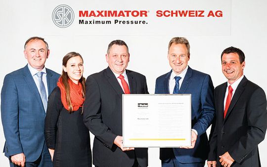 De g.à.d.: Ferdinand Burkhard (Parker Hannifin, Account Manager), Miriam Brülhart (MAXIMATOR Schweiz AG, Spécialiste Marketing) Peter Brülhart (MAXIMATOR Schweiz AG, Directeur), Rolf Freiburghaus (Parker Hannifin, General Manager) et Giuseppe Lalla (MAXIMATOR Schweiz AG, Responsable de Projets). De g.à.d.: Ferdinand Burkhard (Parker Hannifin, Account Manager), Miriam Brülhart (MAXIMATOR Schweiz AG, Spécialiste Marketing) Peter Brülhart (MAXIMATOR Schweiz AG, Directeur), Rolf Freiburghaus (Parker Hannifin, General Manager) et Giuseppe Lalla (MAXIMATOR Schweiz AG, Responsable de Projets).