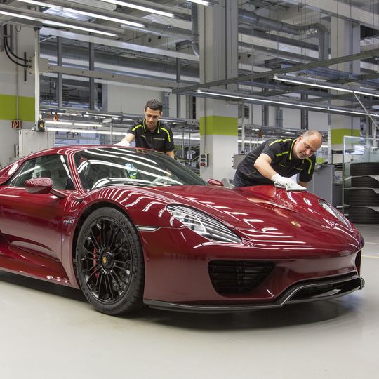 Das war's dann: Finale Abnahme des letzten Porsche 918 Spyder in der Manufaktur in Stuttgart-Zuffenhausen. Das war's dann: Finale Abnahme des letzten Porsche 918 Spyder in der Manufaktur in Stuttgart-Zuffenhausen.