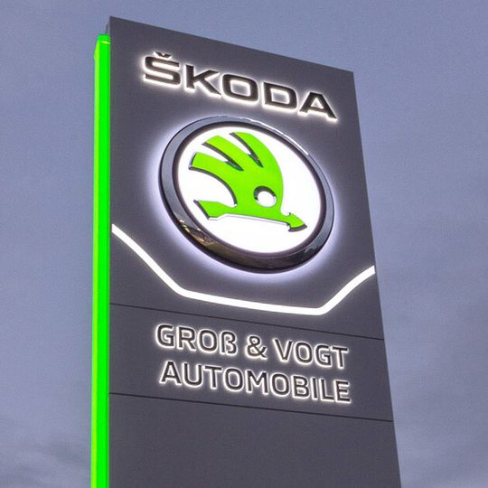 Der Skoda-Händler Groß & Vogt feierte zur Superb-Premiere sein 25-jähriges Bestehen im neu gebauten Autohaus. Der Skoda-Händler Groß & Vogt feierte zur Superb-Premiere sein 25-jähriges Bestehen im neu gebauten Autohaus.