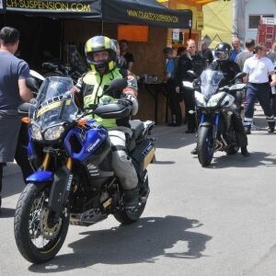 Ganz unverbindlich konnte man verschiedene Bikes Probe fahren. Ganz unverbindlich konnte man verschiedene Bikes Probe fahren.