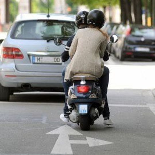 Echt italienisches Lebensgefühl oder schnelle Besorgungen: Um einen kleinen Roller zu mieten, genügt ein Pkw-Führerschein. Echt italienisches Lebensgefühl oder schnelle Besorgungen: Um einen kleinen Roller zu mieten, genügt ein Pkw-Führerschein.