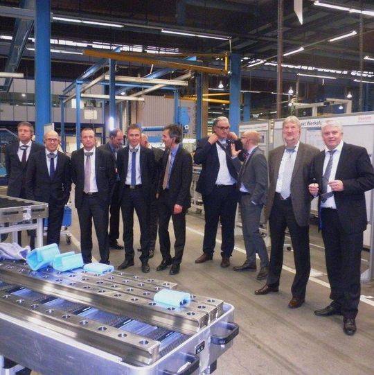 Mit den drei erfahrenen Partnern Nölle & Nordhorn, PTS-Automation und Schäfer-Technik stellt Bosch Rexroth die Kundenbetreuung in der Lineartechnik neu auf. Mit den drei erfahrenen Partnern Nölle & Nordhorn, PTS-Automation und Schäfer-Technik stellt Bosch Rexroth die Kundenbetreuung in der Lineartechnik neu auf.