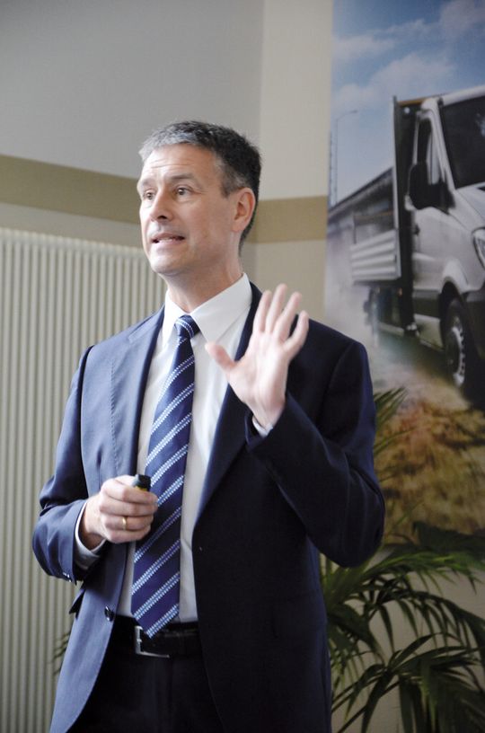 Michael Bauer will Flexibilität. Dafür braucht er aber nicht nur Hightech, sondern auch einfache Mechanik in den Prozessen, die sich leicht adaptieren lässt.