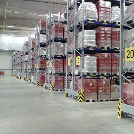 Das manuell bediente Lager mit derzeit 5000 Palettenplätzen steuert Lemförder Logistik mit dem speziell für kleinere und mittlere Lager ausgelegten Lagerverwaltungssystem Inconso WMS S. Das manuell bediente Lager mit derzeit 5000 Palettenplätzen steuert Lemförder Logistik mit dem speziell für kleinere und mittlere Lager ausgelegten Lagerverwaltungssystem Inconso WMS S.