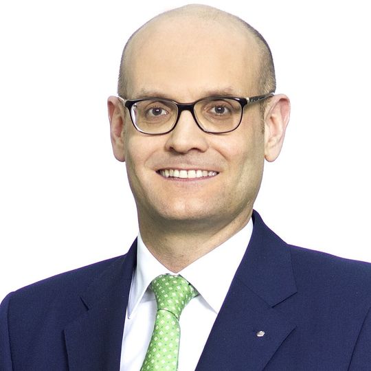Martin Babilas übernimmt zum 1. Januar 2016 den Vorstandsvorsitz bei Altana. Martin Babilas übernimmt zum 1. Januar 2016 den Vorstandsvorsitz bei Altana.