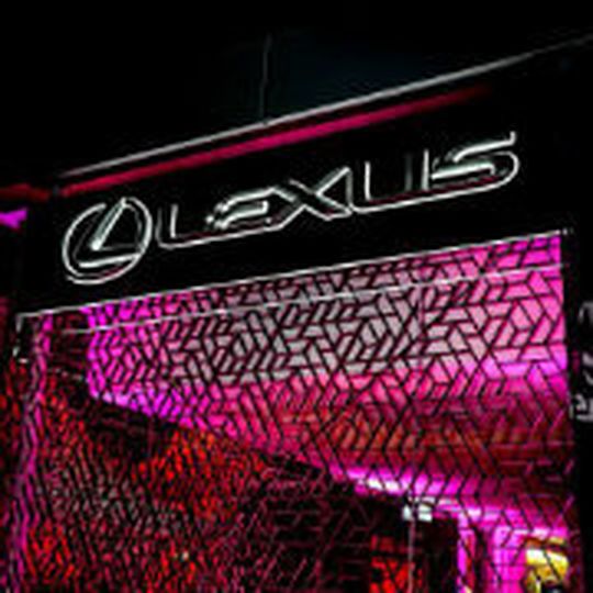 Das neue Lexus-Forum Osnabrück ist besonders nachts ein Hingucker. Das neue Lexus-Forum Osnabrück ist besonders nachts ein Hingucker.