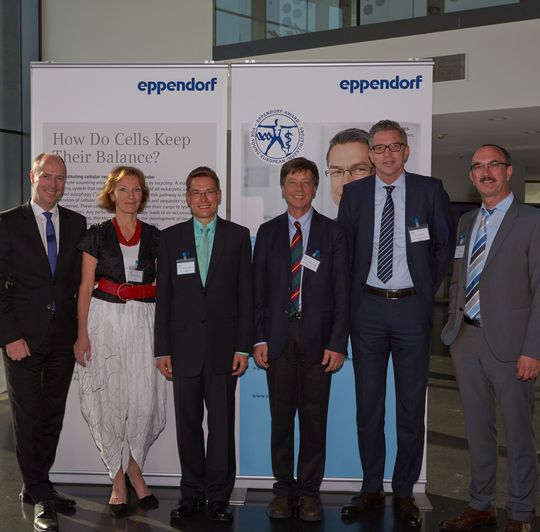 Anlässlich der Preisverleihung am 25. Juni 2015 im EMBL Advanced Training Centre in Heidelberg: Wilhelm Plüster (Eppendorf), Maria Leptin (EMBO), Thomas Wollert (Max Planck Institute of Biochemistry), Reinhard Jahn (MPI for Biophysical Chemistry),Axel Ziemke (Eppendorf Vertrieb Deutschland), Axel Jahns (Eppendorf) Anlässlich der Preisverleihung am 25. Juni 2015 im EMBL Advanced Training Centre in Heidelberg: Wilhelm Plüster (Eppendorf), Maria Leptin (EMBO), Thomas Wollert (Max Planck Institute of Biochemistry), Reinhard Jahn (MPI for Biophysical Chemistry),Axel Ziemke (Eppendorf Vertrieb Deutschland), Axel Jahns (Eppendorf)