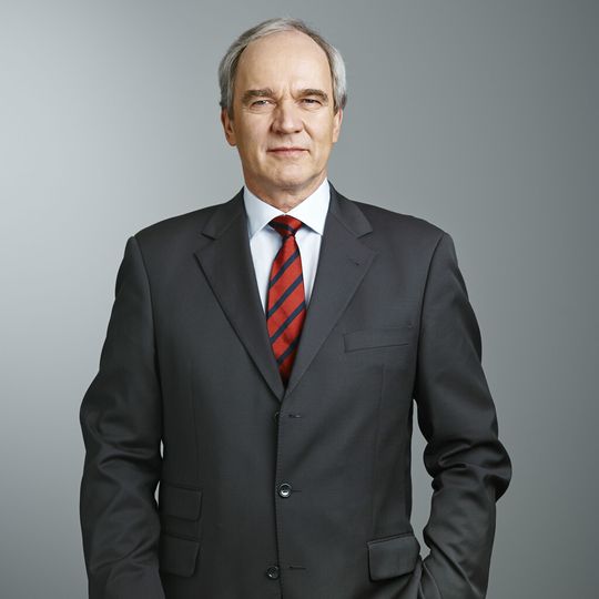 „Die Akquisition von Qlight Nanotech passt perfekt zu unserer Innovationsstrategie“, Karl-Ludwig Kley, Vorsitzender der Geschäftsleitung von Merck. „Die Akquisition von Qlight Nanotech passt perfekt zu unserer Innovationsstrategie“, Karl-Ludwig Kley, Vorsitzender der Geschäftsleitung von Merck.