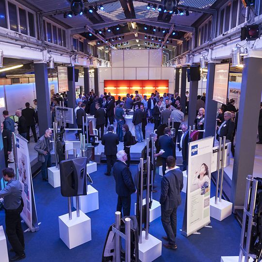 Unter dem Motto „Was wir verbinden, ist unzertrennlich“ folgten am 11. Juni 2015 Kunden und Geschäftspartner der Einladung von Frimo zum 5. TechDay nach Hamburg. Unter dem Motto „Was wir verbinden, ist unzertrennlich“ folgten am 11. Juni 2015 Kunden und Geschäftspartner der Einladung von Frimo zum 5. TechDay nach Hamburg.