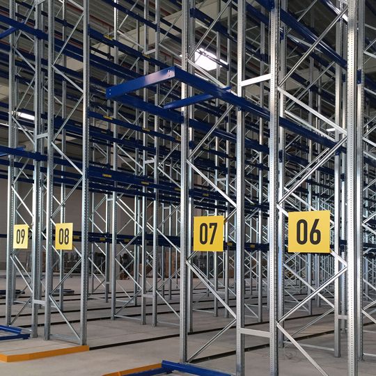 Für die Nutzung des Immogate-Logistikcenters in München Parsdorf hat Hummel Möbelverleih jetzt einen Zehnjahresvertrag unterschrieben. Für die Nutzung des Immogate-Logistikcenters in München Parsdorf hat Hummel Möbelverleih jetzt einen Zehnjahresvertrag unterschrieben.
