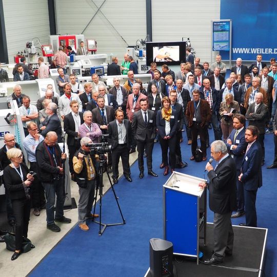 Unter dem Motto „Mehr Wert – mehr Wissen – mehr Weiler“ lud der Maschinenbauer Weiler am 24. und 25. Juni zu seinen Industrie- und Ausbildungstagen. Unter dem Motto „Mehr Wert – mehr Wissen – mehr Weiler“ lud der Maschinenbauer Weiler am 24. und 25. Juni zu seinen Industrie- und Ausbildungstagen.