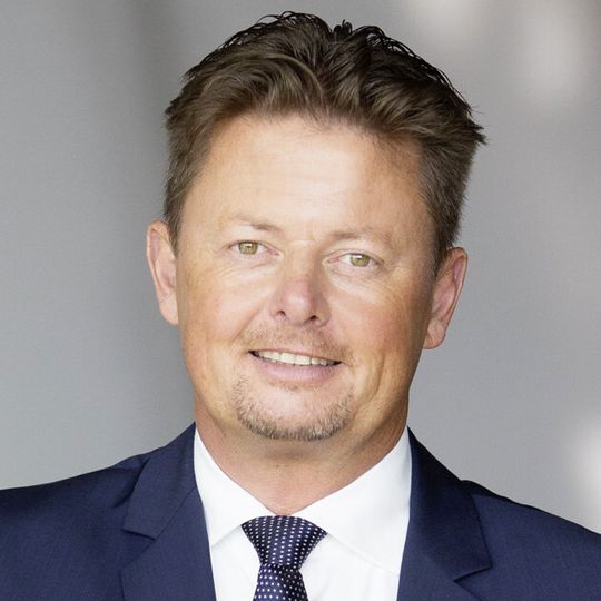 Seit 1. Juni neuer Marketing-Leiter der VW-Konzerntochter Bugatti: Oliver Winkes (47) Seit 1. Juni neuer Marketing-Leiter der VW-Konzerntochter Bugatti: Oliver Winkes (47)